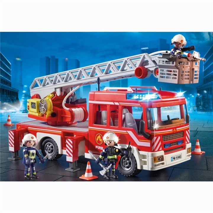 Playmobil Brandbil med stege in the group TOYS, KIDS & BABY PRODUCTS / Toys / Figures, Miniatures & accessories at TP E-commerce Nordic AB (38-66706)