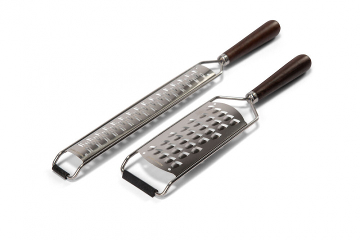 Orrefors Jernverk Grater in 2-pack with wenge wood handle in the group HOME, HOUSEHOLD & GARDEN / Kitchen utensils / Other kitchen tools at TP E-commerce Nordic AB (38-95859)