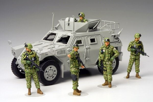 Tamiya 1/35 JGSDF Iraq H. assistance team in the group Sport, leisure & Hobby / Hobby / Plastic models / Military vehicles (land) at TP E-commerce Nordic AB (A06418)