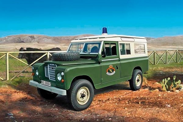 Italeri 1:35 LAND ROVER 109 \'Guardia Civil in the group Sport, leisure & Hobby / Hobby / Plastic models / Military vehicles (land) at TP E-commerce Nordic AB (A07145)