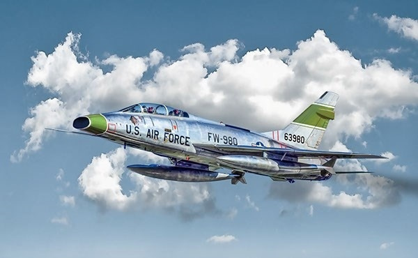 Italeri 1:72 F-100F Super Sabre in the group Sport, leisure & Hobby / Hobby / Plastic models / Airplanes/Helicopters at TP E-commerce Nordic AB (A07174)