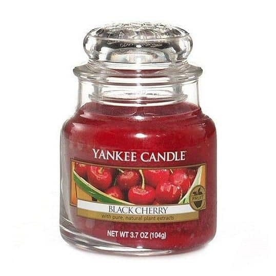 Yankee Candle Classic Small Jar Black Cherry 104g in the group BEAUTY & HEALTH / Fragrance & Perfume / Other fragrances / Scented candles at TP E-commerce Nordic AB (A13300)