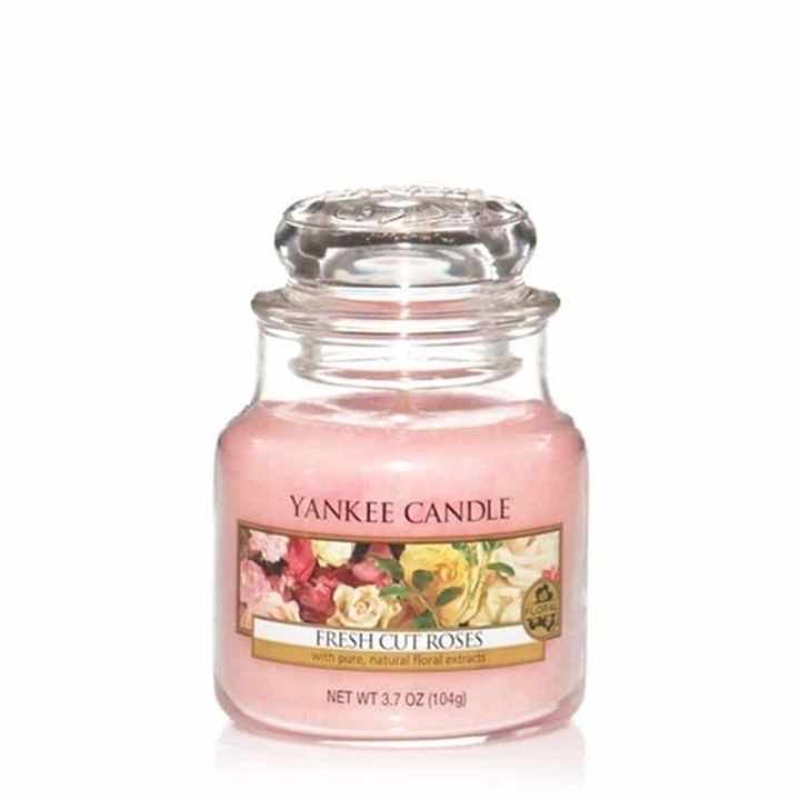 Yankee Candle Classic Small Jar Fresh Cut Roses 104g in the group BEAUTY & HEALTH / Fragrance & Perfume / Other fragrances / Scented candles at TP E-commerce Nordic AB (A13308)