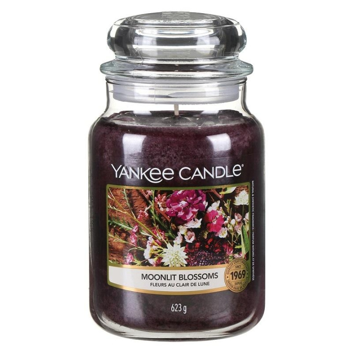 Yankee Candle Classic Medium Jar Moonlit Blossoms 411g in the group BEAUTY & HEALTH / Fragrance & Perfume / Other fragrances / Scented candles at TP E-commerce Nordic AB (C10999)