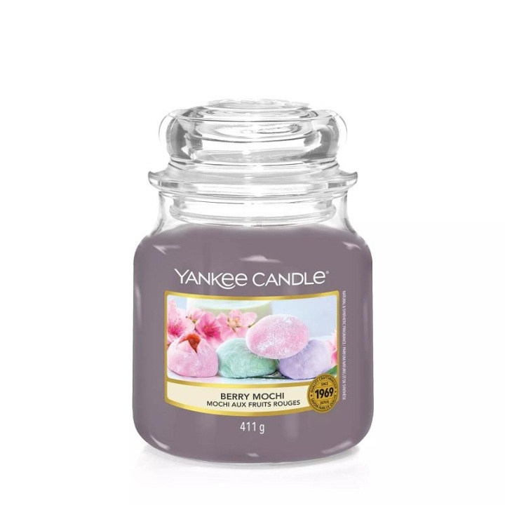 Yankee Candle Classic Medium Jar Berry Mochi 411g in the group BEAUTY & HEALTH / Fragrance & Perfume / Other fragrances / Scented candles at TP E-commerce Nordic AB (C11201)