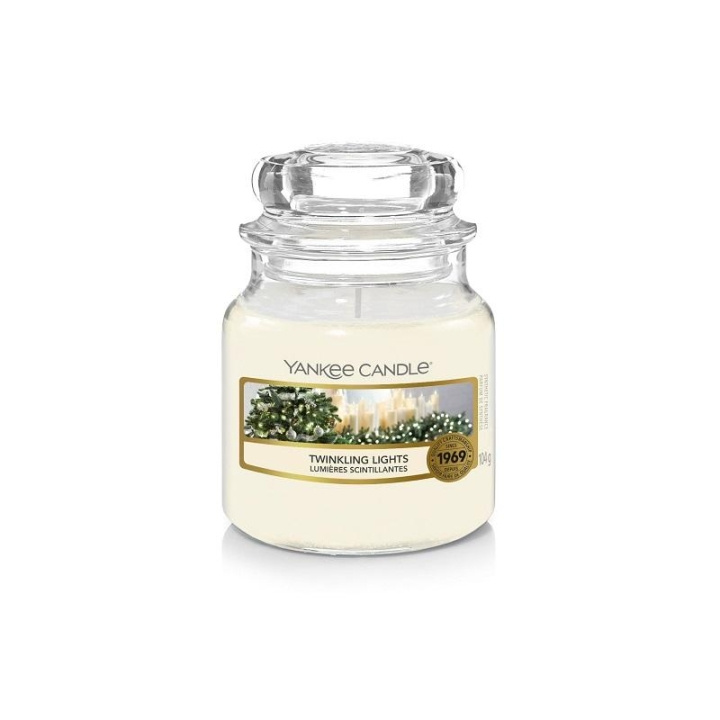 Yankee Candle Classic Small Jar Twinkling Lights 104g in the group BEAUTY & HEALTH / Fragrance & Perfume / Other fragrances / Scented candles at TP E-commerce Nordic AB (C11392)