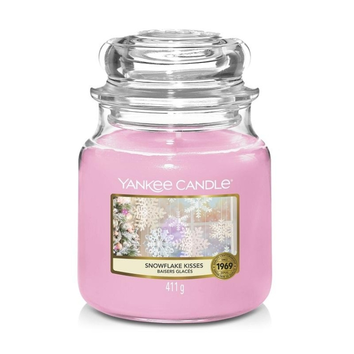 Yankee Candle Classic Medium Jar Snowflake Kisses 411g in the group BEAUTY & HEALTH / Fragrance & Perfume / Other fragrances / Scented candles at TP E-commerce Nordic AB (C14048)