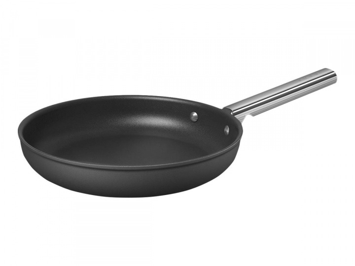 Smeg Stekpanna CKFF2801BLM, 28cm, Svart in the group HOME, HOUSEHOLD & GARDEN / Kitchen utensils / Frying pans at TP E-commerce Nordic AB (C19737)