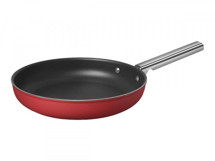 Smeg Stekpanna CKFF2801RDM, 28cm, Röd in the group HOME, HOUSEHOLD & GARDEN / Kitchen utensils / Frying pans at TP E-commerce Nordic AB (C19738)