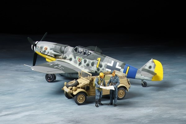 TAMIYA 1/48 Messerschmitt Bf109 G-6 & Kübelwagen Type 82 in the group Sport, leisure & Hobby / Hobby / Plastic models / Airplanes/Helicopters at TP E-commerce Nordic AB (C31722)