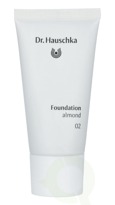 Dr. Hauschka Foundation 30 ml #02 Almond in the group BEAUTY & HEALTH / Makeup / Facial makeup / Foundation at TP E-commerce Nordic AB (C41394)