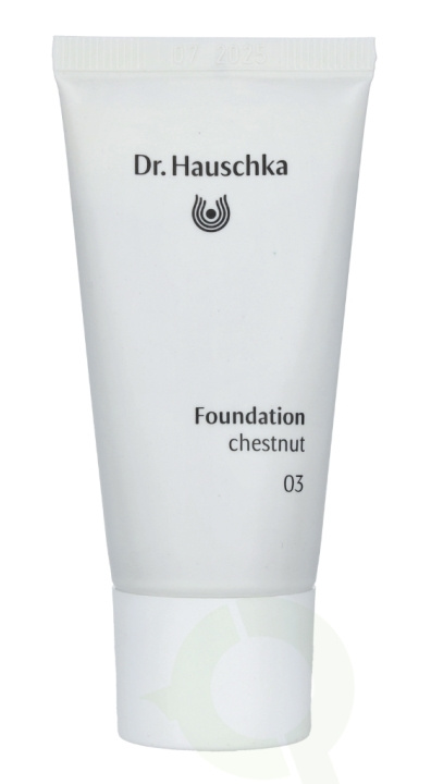 Dr. Hauschka Foundation 30 ml #03 Chestnut in the group BEAUTY & HEALTH / Makeup / Facial makeup / Foundation at TP E-commerce Nordic AB (C41395)