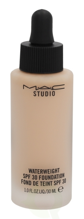 MAC Studio Waterweight Foundation SPF30 30 ml NC15 in the group BEAUTY & HEALTH / Makeup / Facial makeup / Foundation at TP E-commerce Nordic AB (C41692)