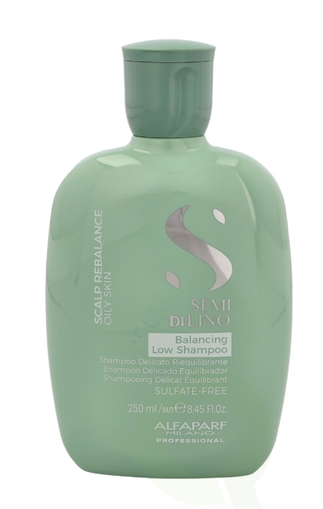 Alfaparf Semi Di Lino Scalp Rebalance Balancing Shampoo 250 ml in the group BEAUTY & HEALTH / Hair & Styling / Hair care / Schampoo at TP E-commerce Nordic AB (C73044)