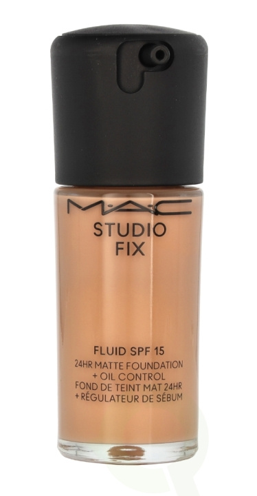 MAC Studio Fix Fluid Foundation SPF15 30 ml NW22 in the group BEAUTY & HEALTH / Makeup / Facial makeup / Foundation at TP E-commerce Nordic AB (C75971)