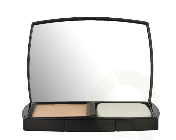 Chanel Ultra Le Teint Flawless Finish Compact Foundation 13 g B10 in the group BEAUTY & HEALTH / Makeup / Facial makeup / Foundation at TP E-commerce Nordic AB (C82927)