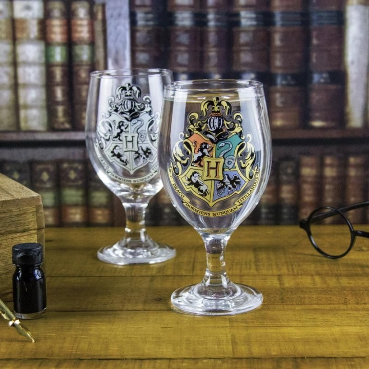 Paladone Hogwarts Colour Change Water Glass V2 in the group Sport, leisure & Hobby / Fun stuff / Collector\'s items at TP E-commerce Nordic AB (C85536)