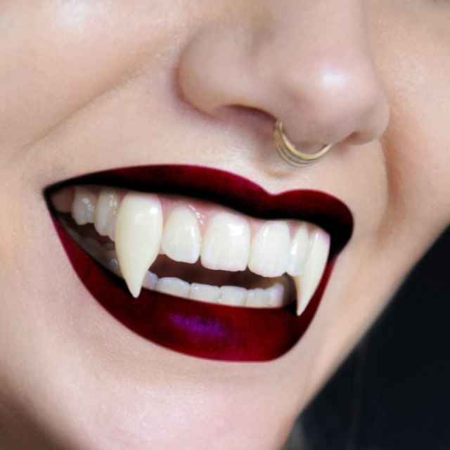 MikaMax Vampire Teeth Deluxe in the group Sport, leisure & Hobby / Fun stuff / Fun stuff at TP E-commerce Nordic AB (C86729)