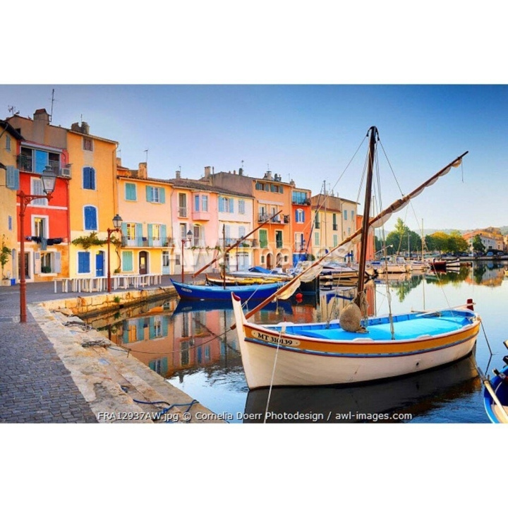 Educa 1000 pcs - Harbour In Martigues puzzle (80-19928) in the group Sport, leisure & Hobby / Hobby / Puzzle at TP E-commerce Nordic AB (C89928)