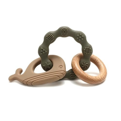 Magni Teether bracelet whale and wood appendix - Green (5569) in the group TOYS, KIDS & BABY PRODUCTS / Baby toys / Activity toys at TP E-commerce Nordic AB (C94330)