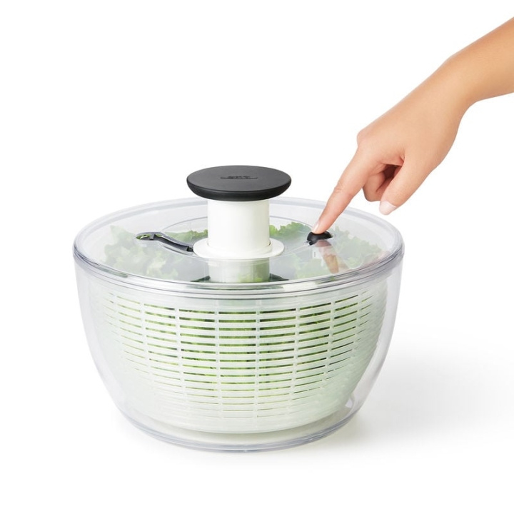 OXO Salad Spinner - Large (X-1351580) in the group HOME, HOUSEHOLD & GARDEN / Kitchen utensils / Other kitchen tools at TP E-commerce Nordic AB (C94589)