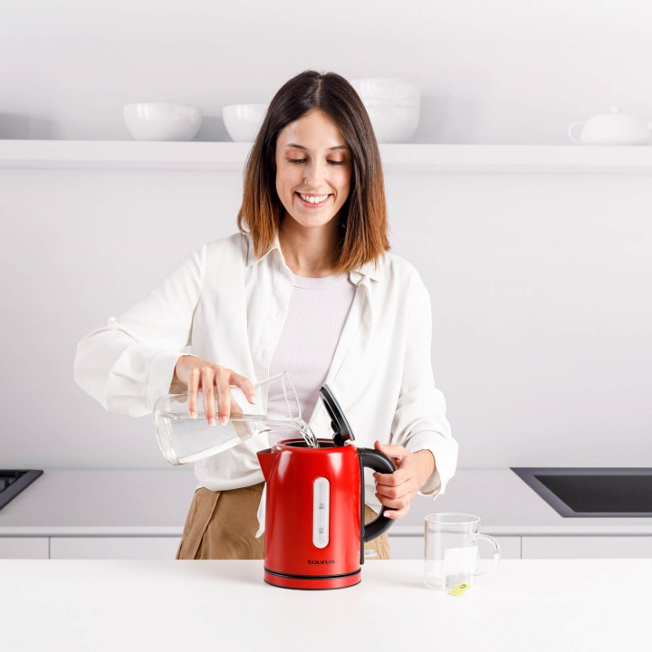 Taurus Kettle 2200W Vintage Red 1L in the group HOME, HOUSEHOLD & GARDEN / Household appliances / Water & Juice / Kettles at TP E-commerce Nordic AB (C94791)