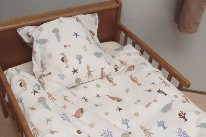 By Mats Bed Linen Baby Size 70 x 100 cm - Under Water (MAT118) in the group TOYS, KIDS & BABY PRODUCTS / Children\'s textiles / Bedding / Bedsets for stroller at TP E-commerce Nordic AB (C97342)