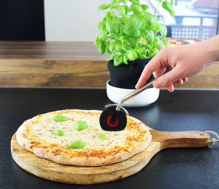 Winkee Vinyl Pizza Cutter in the group HOME, HOUSEHOLD & GARDEN / Kitchen utensils / Other kitchen tools at TP E-commerce Nordic AB (C99182)